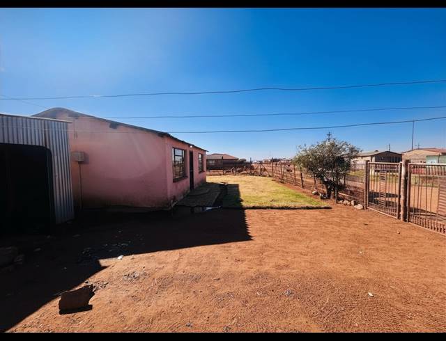 2 BEDROOM HOUSE FOR SALE IN SEBOKENG ZONE 12